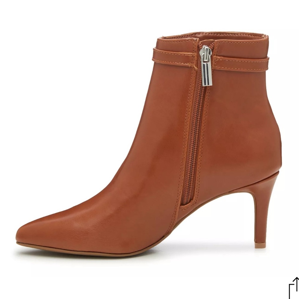 Bandolino Galayn 3 9.5
Brown Heeled Booties with Slim Heel and Short Shaft - Picture 2 of 11